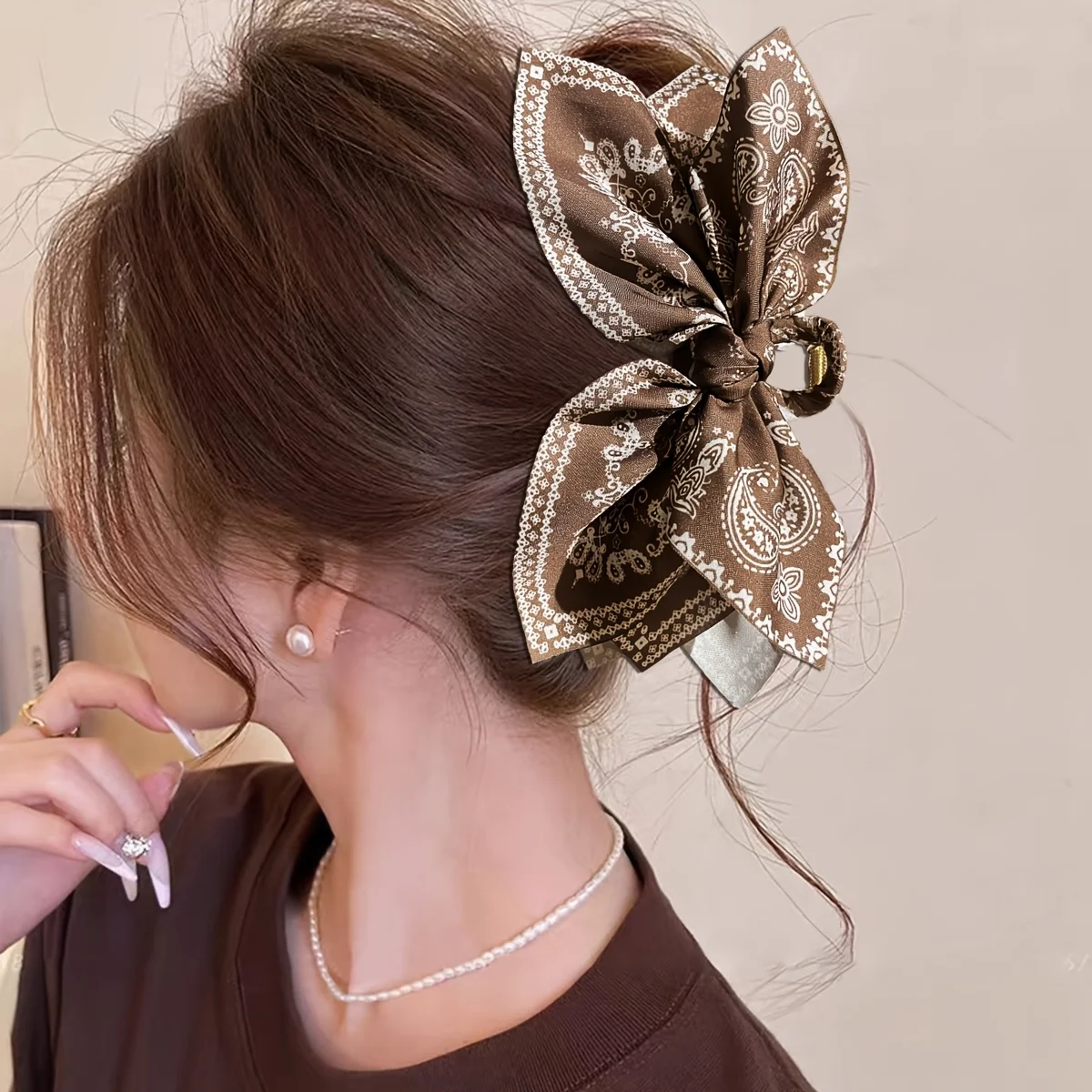 

1Pcs Women's Style, Brown Cashew Flower Bow Hair Clip, High-End and Elegant Hair Clip, Shark Clip Fashion Headwear