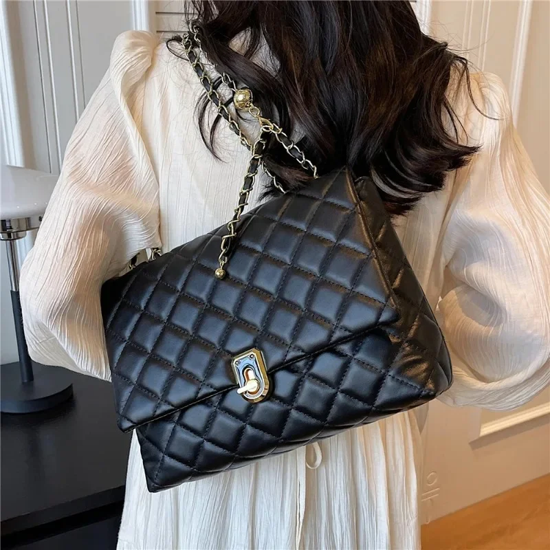 Burminsa Quilted Large Chain Shoulder Bags For Women 2023 Luxury Designer Crossbody Bags PU Leather Ladies Handbags Black White