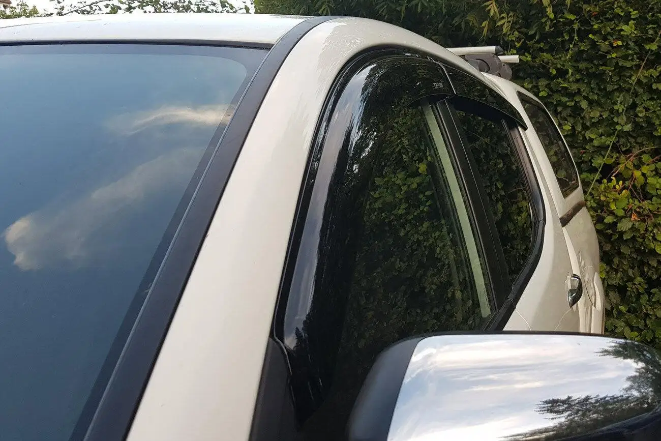 Wind Visor Window Deflectors for Mitsubishi L200 2006-2014 Mitsubishi Triton Double Cab 4PCS Black Smoke Car Styling