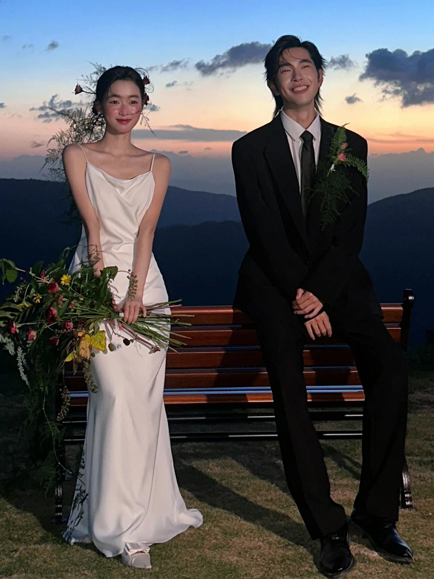 

Ele Simple White Bridal Gown with Bal Design Satin Outdoor Wedding Dr for Brides mat Sle Floor-Length