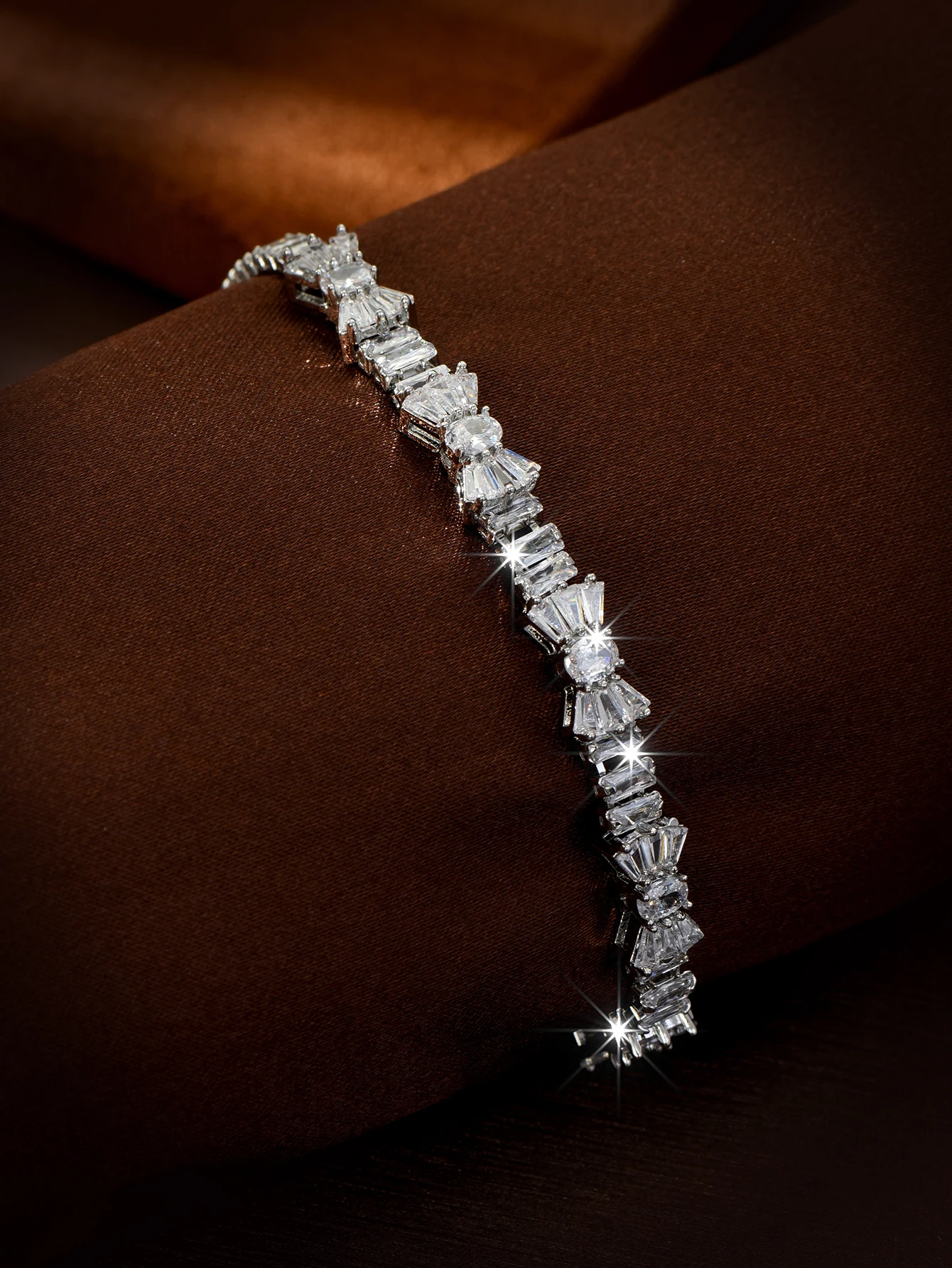 

HIBRIDE Bursting luxury translucent jewellery ladies bracelet versatile daily dress accessories set evening prom party gift B91