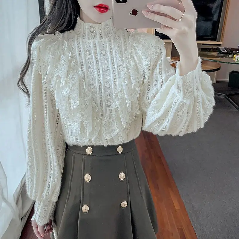 Autumn Winter New Style Feminine Design Fleece Lined Lace Base Shirt Women's Fashionable Top Versatile Short Sleeve TT752