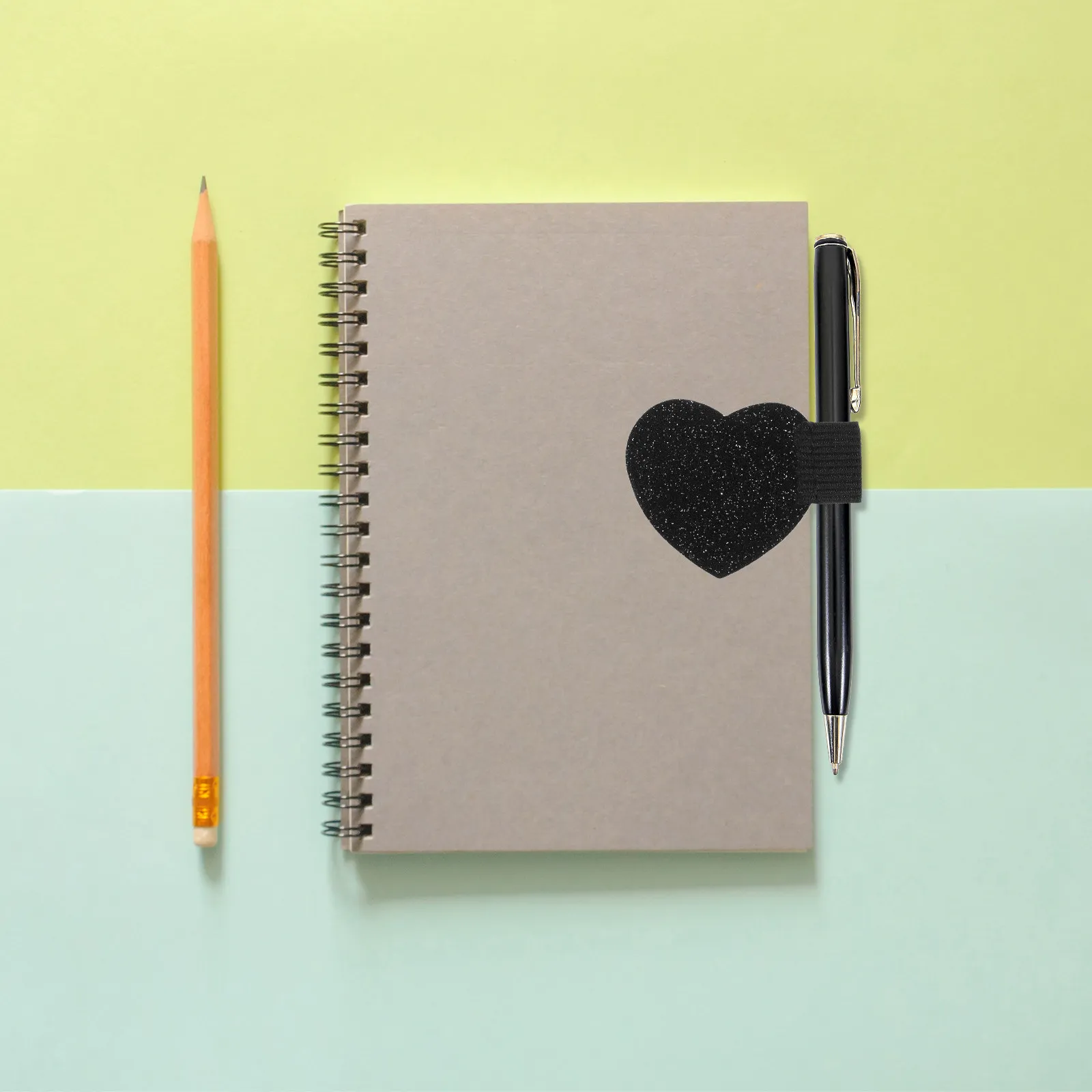 

Heart Shaped Self Adhesive Pen Loop Holder PU Wear Resistant Compact Sturdy Daily Use Office Hospital Nurse Supply