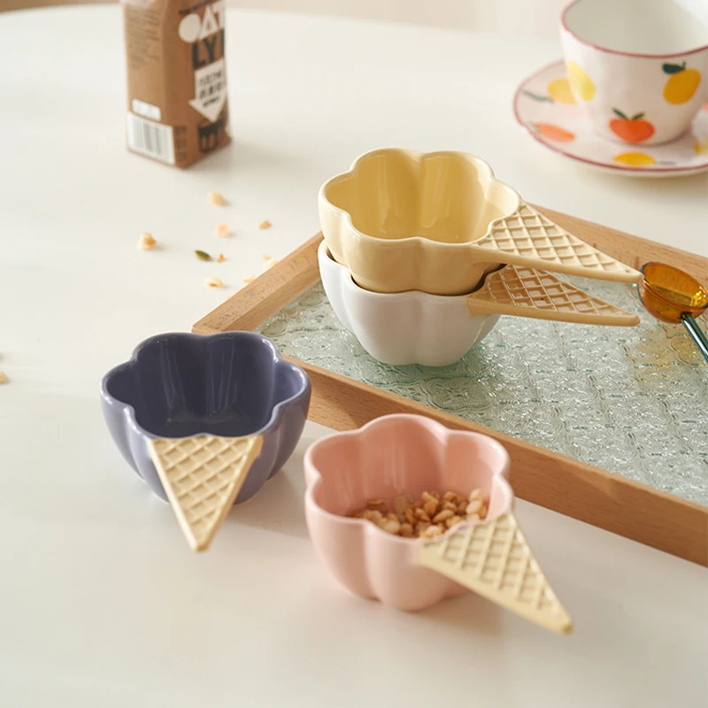 

3.5 Inch Ceramic Seasoning Dish Chinese New Household Ice Cream Shape Hot Pot Sauce Dishes High Aesthetic Creative Small Bowl