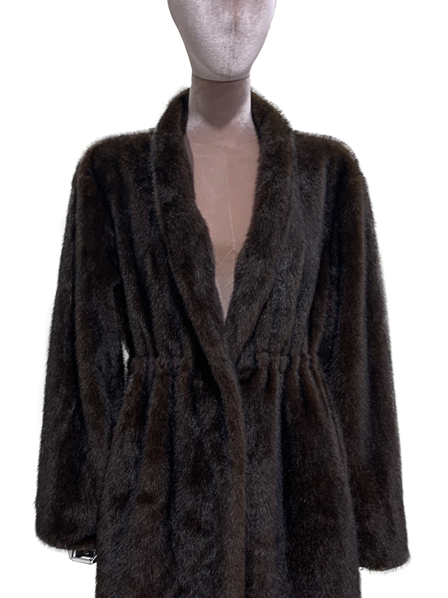 เสื้อโค้ทขนเฟอร์เทียมหนานุ่ม อุ่นสบาย หรูหรา ทันสมัย สไตล์ชิค สำหรับผู้หญิง พร้อมผ้าคลุมไหล่และสายคาดเอว รุ่นปี 2025