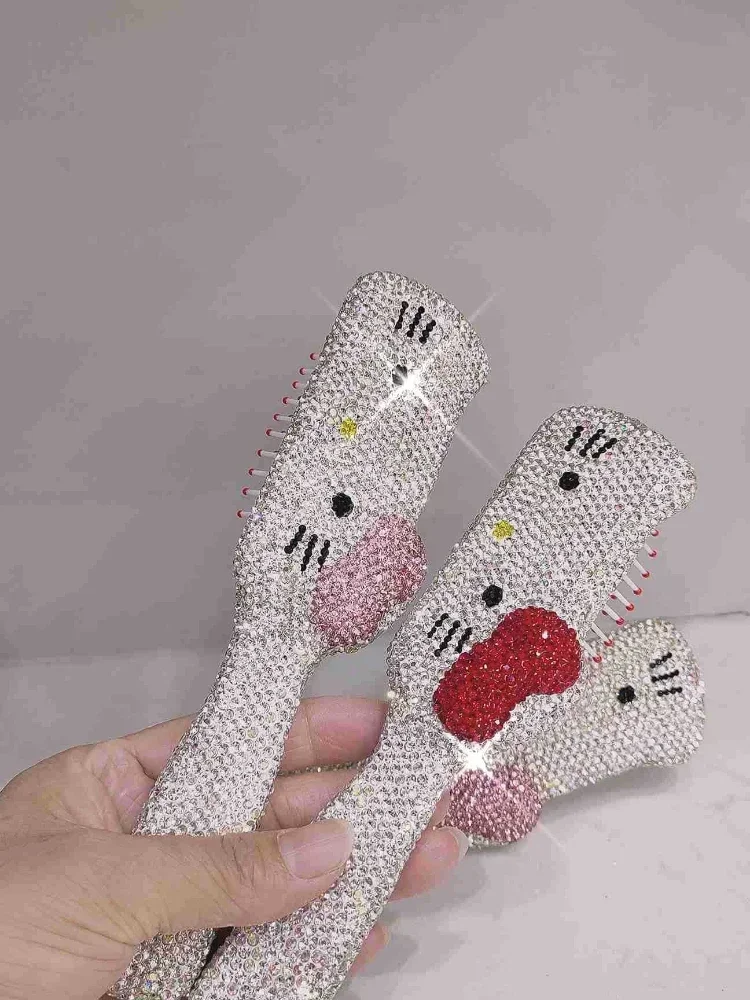 Pettine kawaii Hello Kitty fatto a mano con diamanti pieni Pettine da massaggio anime Capelli ricci Lisci Trucco carino con diamanti incastonati per