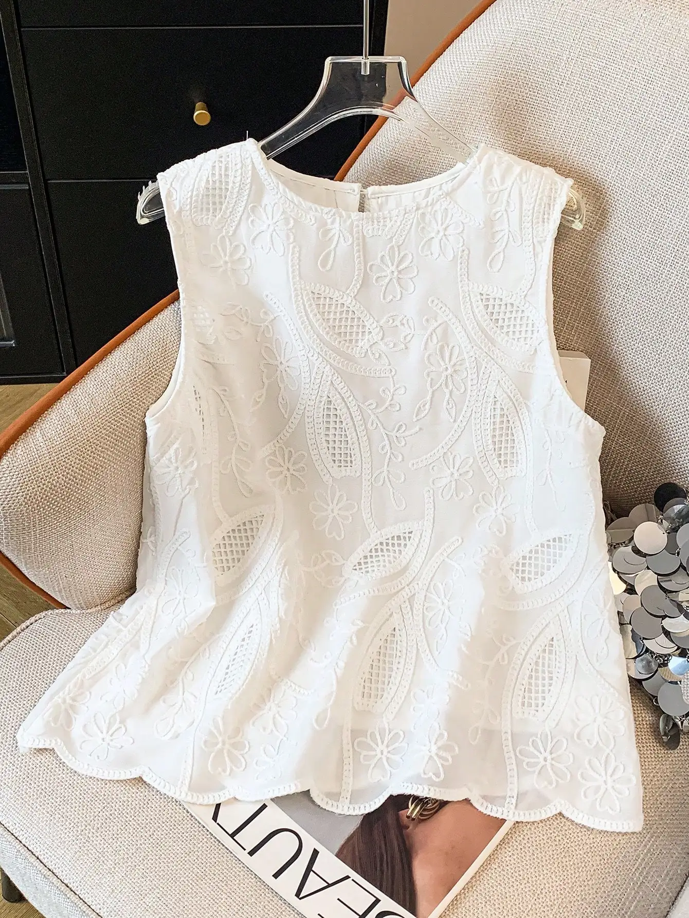 Womens Spring Summer Elegant Floral Embroidery Lace Sleeveless Blouse Casual Round Neck White Mesh Vest Top