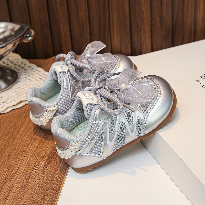 

Новые детские спортивные кроссовки Весна-Лето 2026 с бантом-лентой, модные повседневные туфли, дышащие, нескользящие, с мягкой подошвой