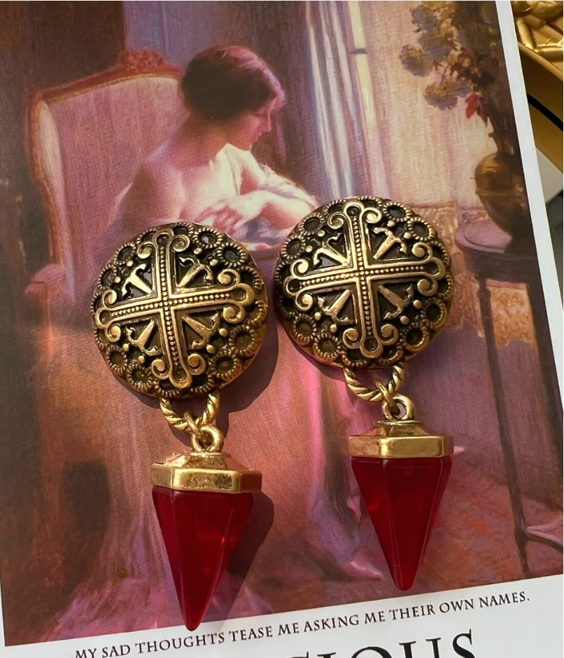

Retro and elegant, court-style round, ancient-style earrings