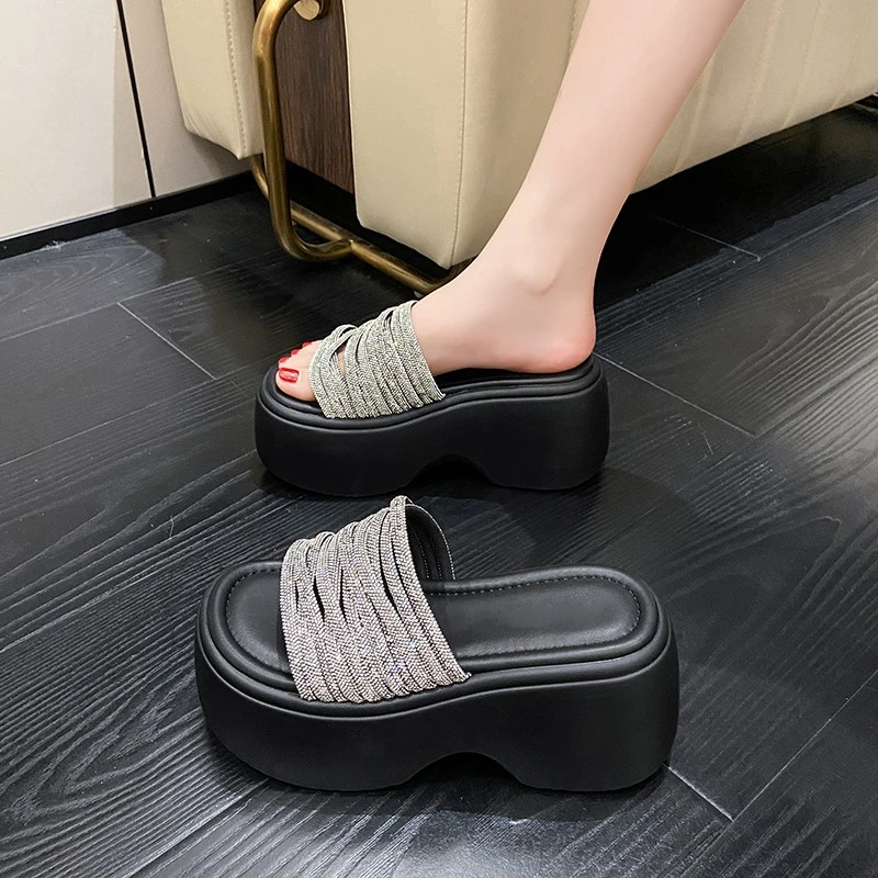 2024 Summer Network Red Slippers Women's Non-slip Sponge Platform Flip-flops All Matching Diamond Beach Shoes