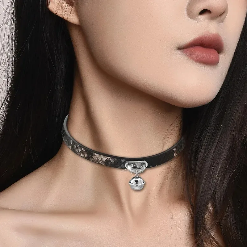 ياقة جلدية منقوشة على شكل ثعبان، ياقة جلدية على شكل جرس، ياقة جلدية مثيرة وعصرية للنساء