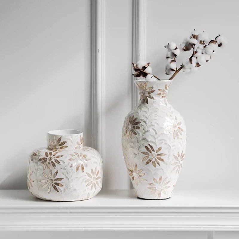 

Vintage Shell Vase, Elegant Flower Arrangement Stand for Living Rooms and Hallways, Luxury Home Décor Piece for Refined Spaces
