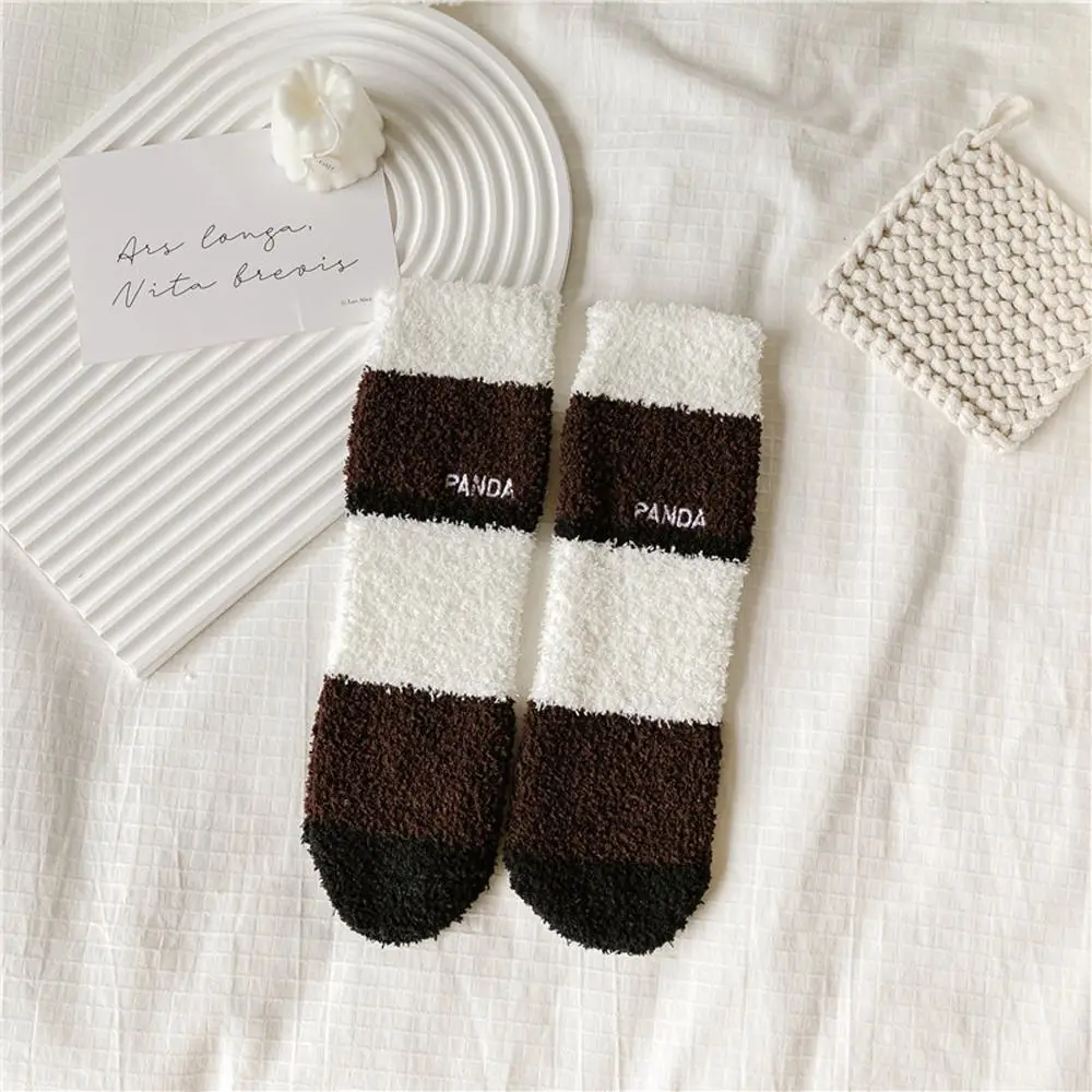 سميكة لطيف منتصف جوارب أنبوبية الباندا التطريز سيدة المرجان الصوف المنزل النوم الجوارب النساء الجوارب الخريف الشتاء الجوارب الطابق الجوارب