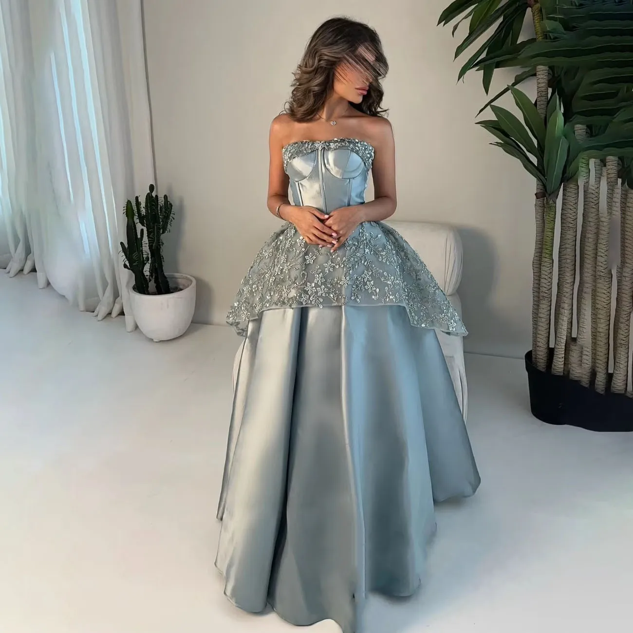 

Fashionable Romantic Lace Applique Prom Dress Charming Sleeveless evening dresses Floor Length Strapless Red Carpet Dress luxury