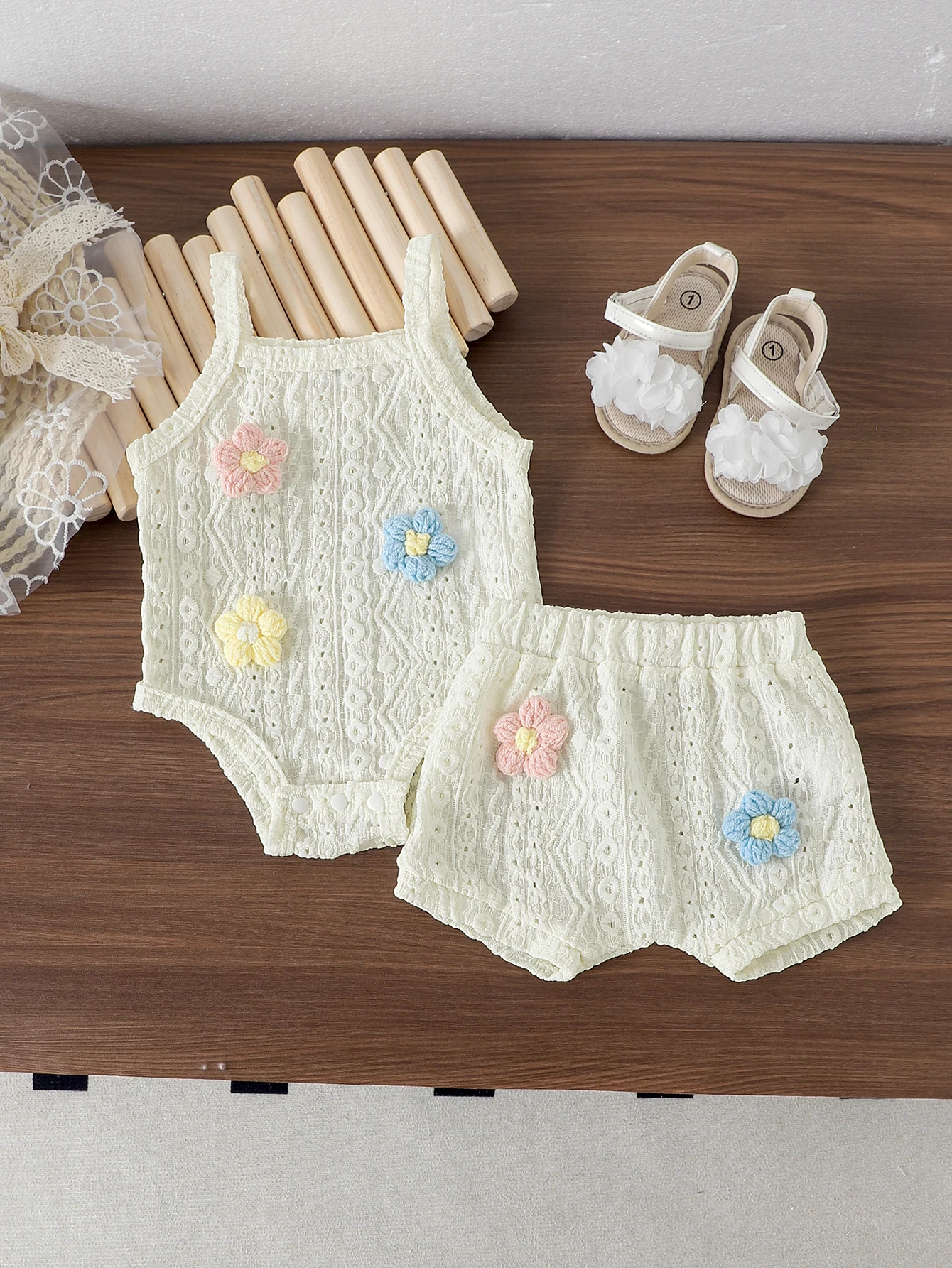 

2PCS Summer New Style Girl Baby 0-1 Years Old, Sweet And Cute, Calico Flower Halter Top + Shorts