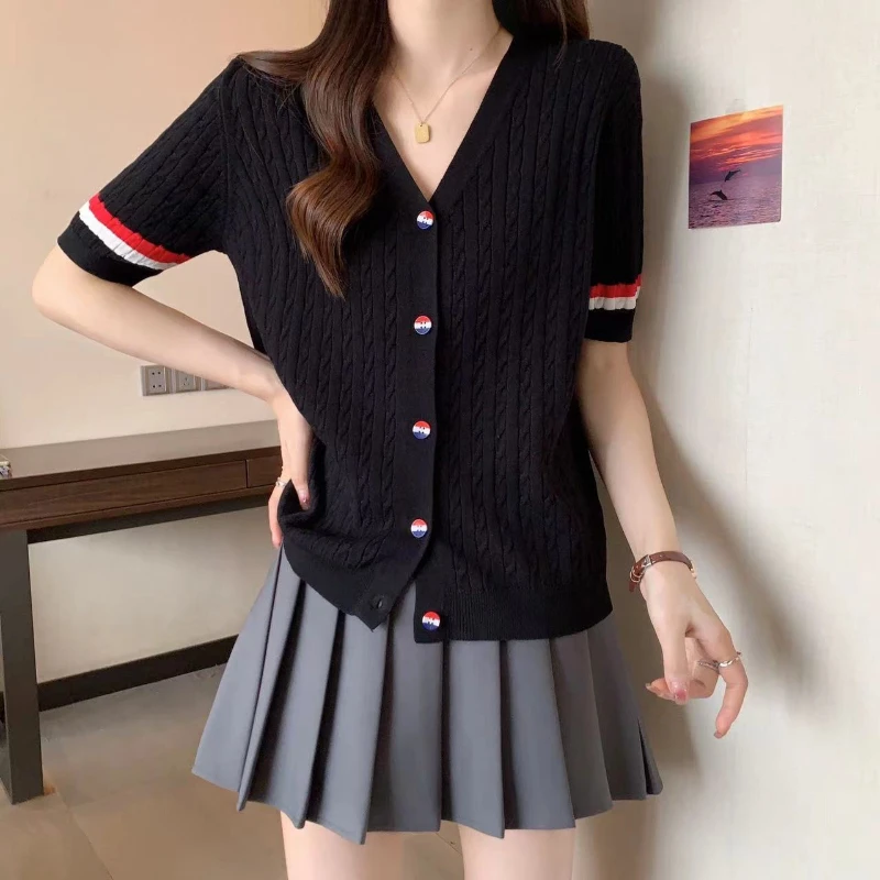 Women\'s 2024 Summer New Fashion Thin Spliced Buttons Loose V-neck Twist Ice Short Sleeve Cardigan Knitted All-match T-shirt Tops