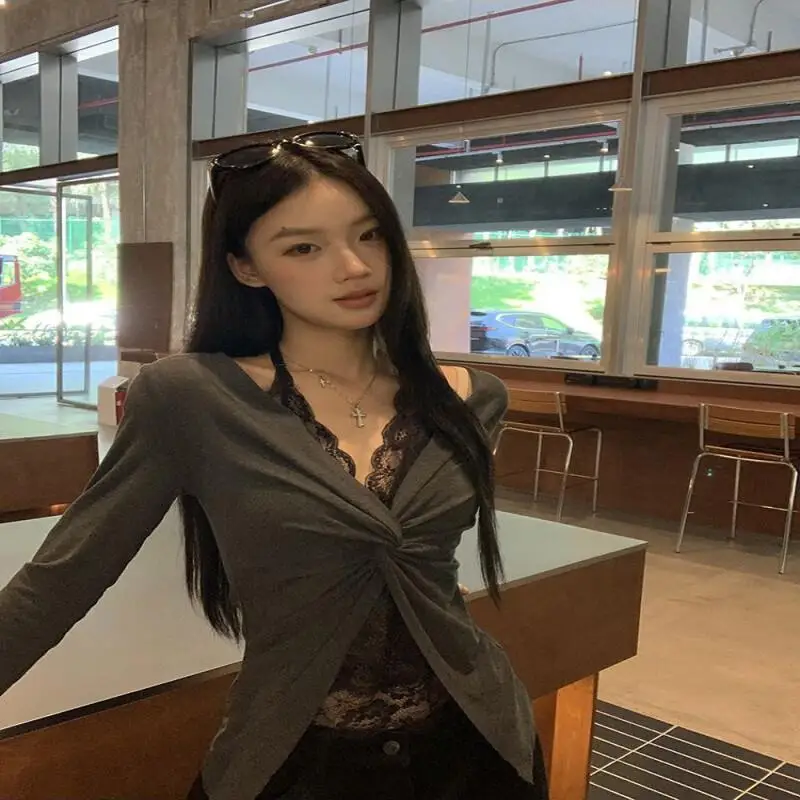 

Женская одежда: Модная футболка с длинным рукавом и кружевом, имитация двухслойности, с завязками на талии, для ранней осени, утягивающая, базовый топ