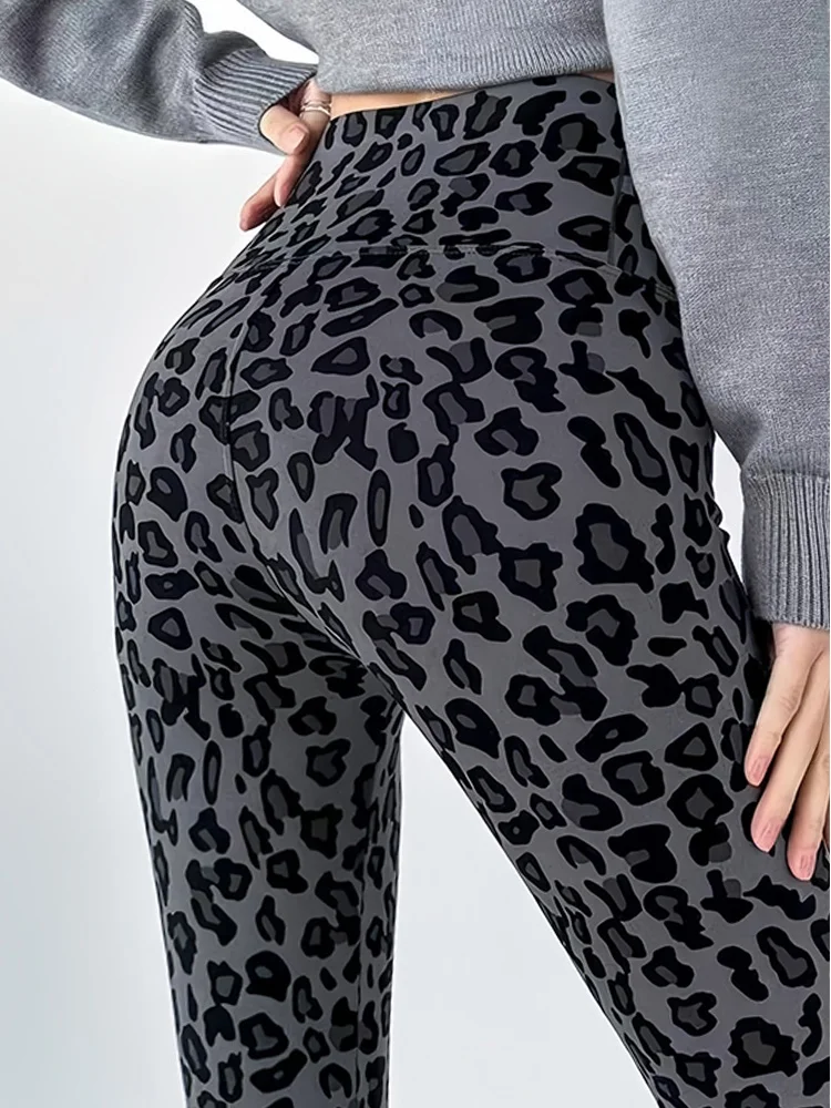 패셔너블한 레오파드 프린트 하이웨이스트 요가 팬츠 여성용 신축성 슬림핏 아크스킨 팬츠 캐주얼웨어 9부 길이