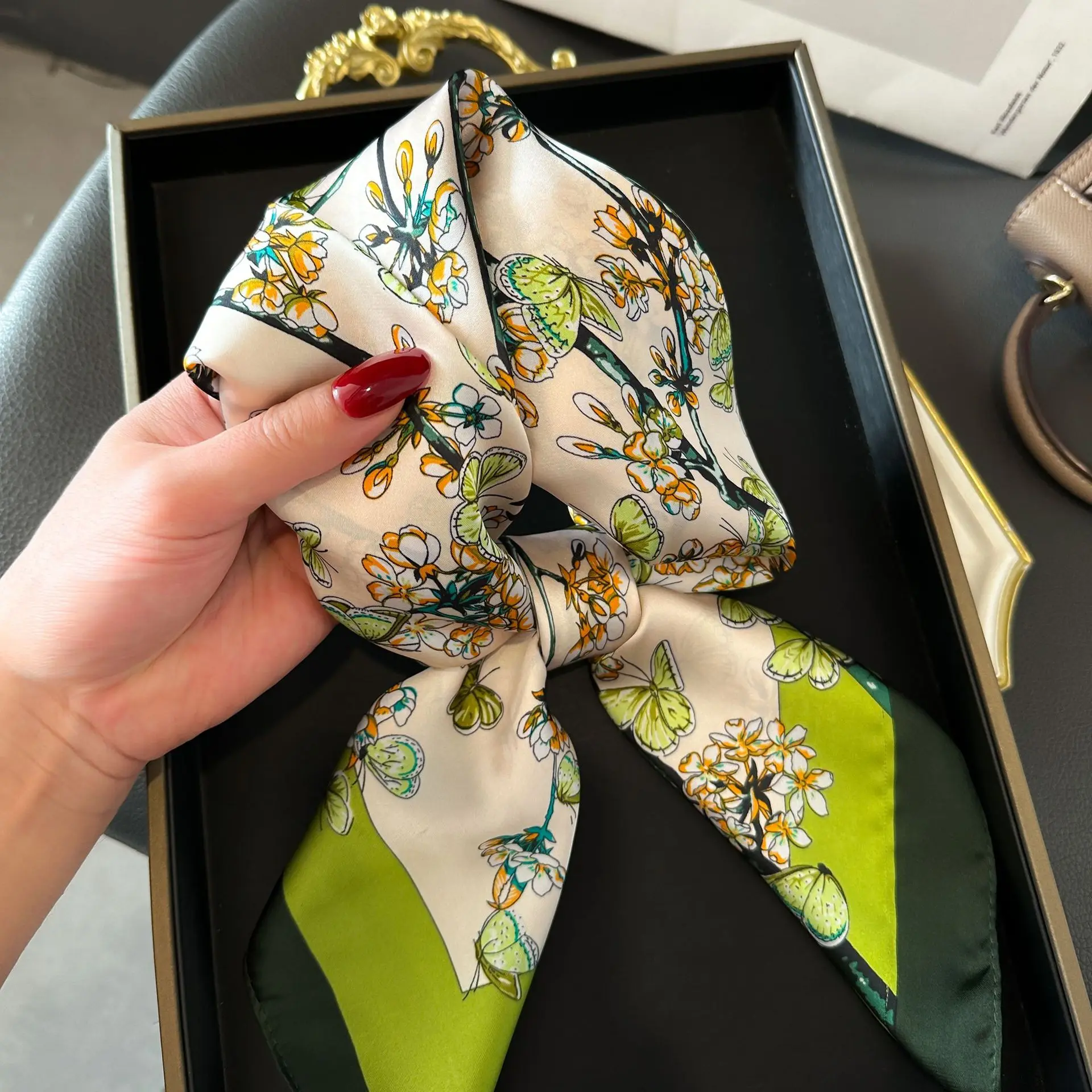 ファッション韓国スタイル小さな正方形スカーフ女性春秋ヴィンテージ首保護スカーフ多用途エレガントなバッグラップアクセサリー