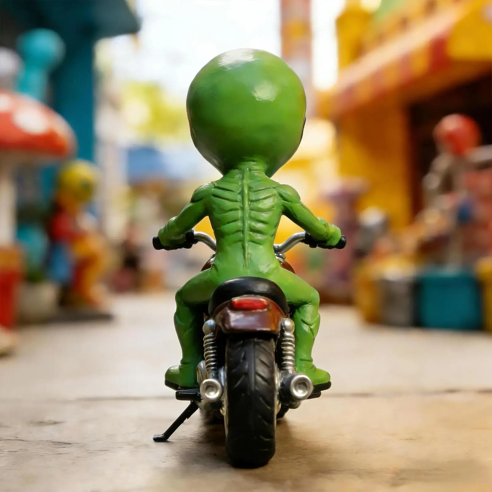 Alien Figurine Alien Riding Motorcycle Garden Sculpture Resin Garden Statue For Lawn Backyard Porch Patio Terrace Balcony