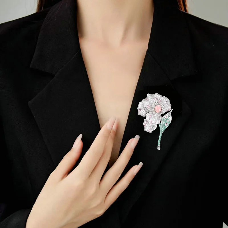 

2025 New Women's Light Luxury Design Elegant Inlaid Zircon Flower Brooch Fashionable And Versatile Niche Design Sense Brooch