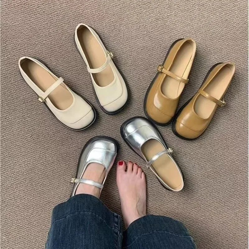 

Silver Retro French Flat Bottomed Shallow Mouth Single Shoe for Women 2025 New Round Toe with Skirt Soft Soled Mary Jane Shoes
