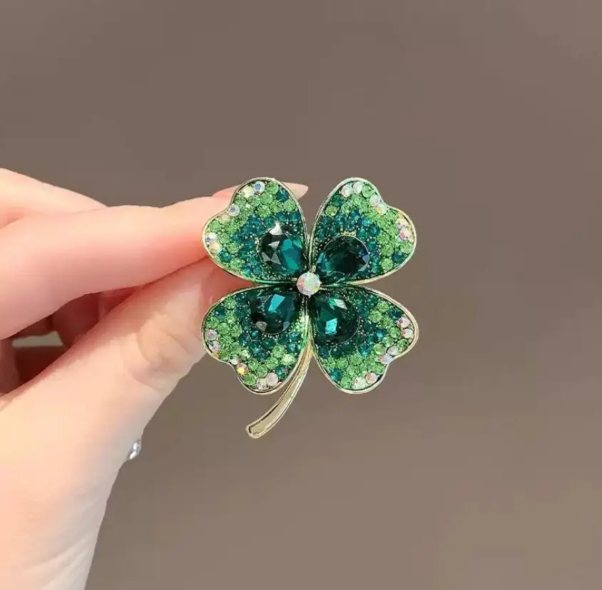 Lucky Grass To Prevent Walking Brooch Four-leaf Clover Vintage Emerald Color Brooch Female Wedding Suit Jewelry Accessories