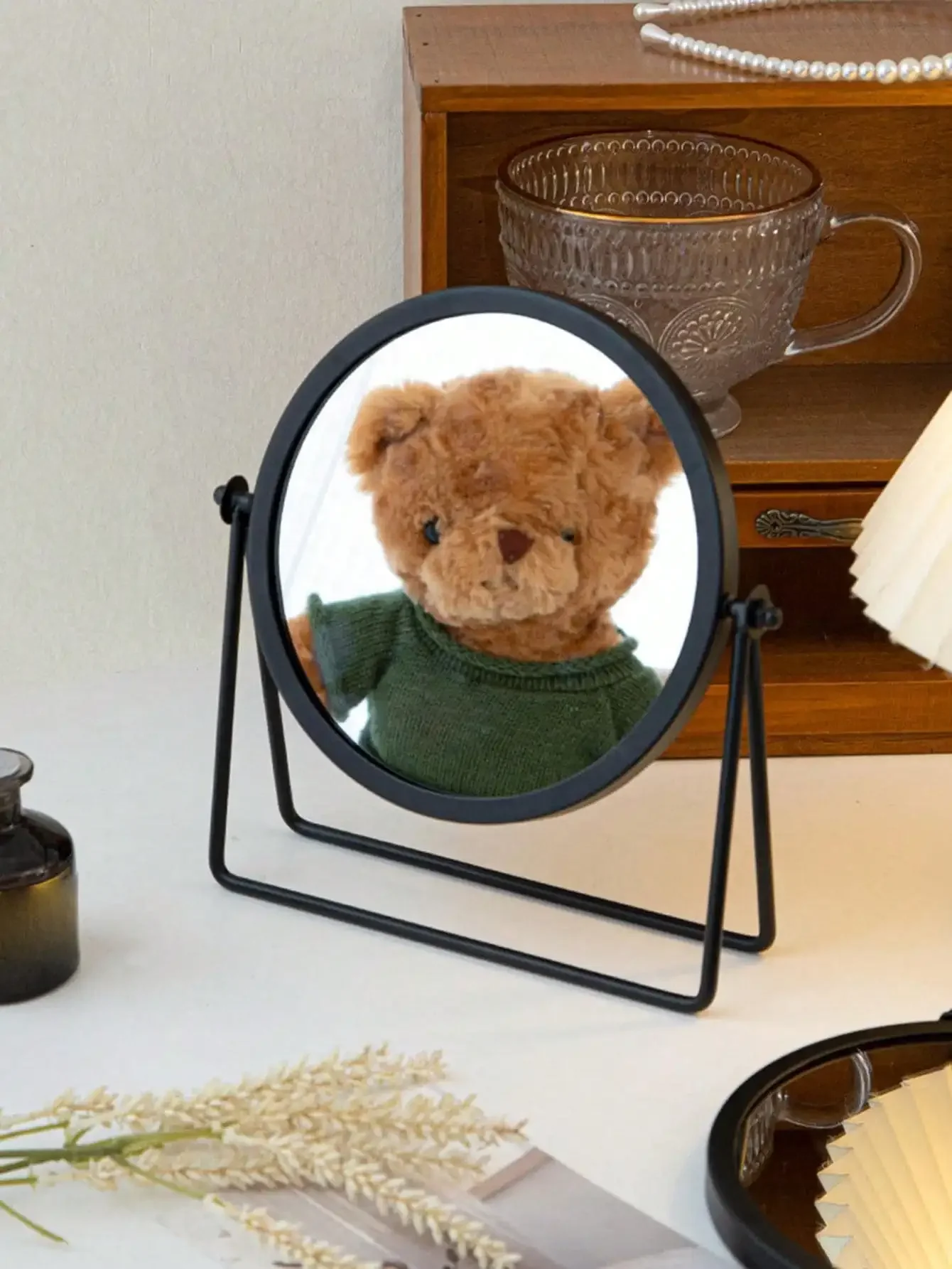 1 szt. Obrotowe lusterko z metalową ramą, prosty, przenośny prezent do toaletki, idealny do dekoracji domu.