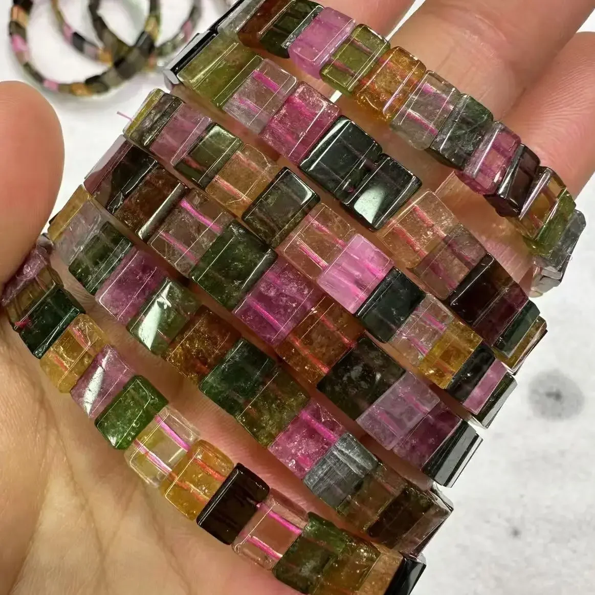 حجر الطاقة التورمالين الطبيعي الخرز سوار نوعية جيدة الأحجار الكريمة الإسورة للنساء اليدوية هدية عيد الحب بالجملة