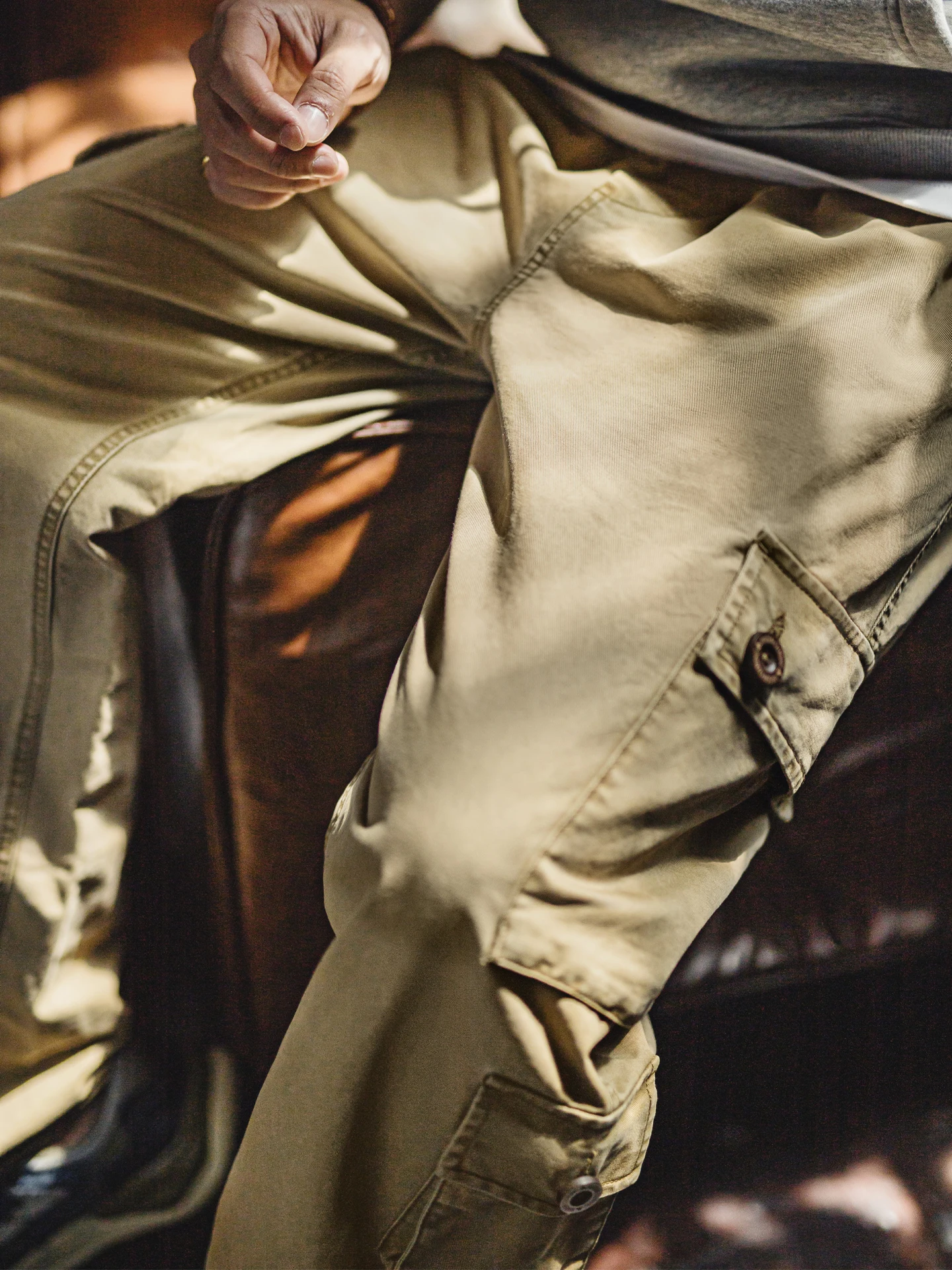 

Maden American Retro M5 Khaki Color Multi ket Casual Pants Waed Straight Leg Long Trousers for Men Spring Season