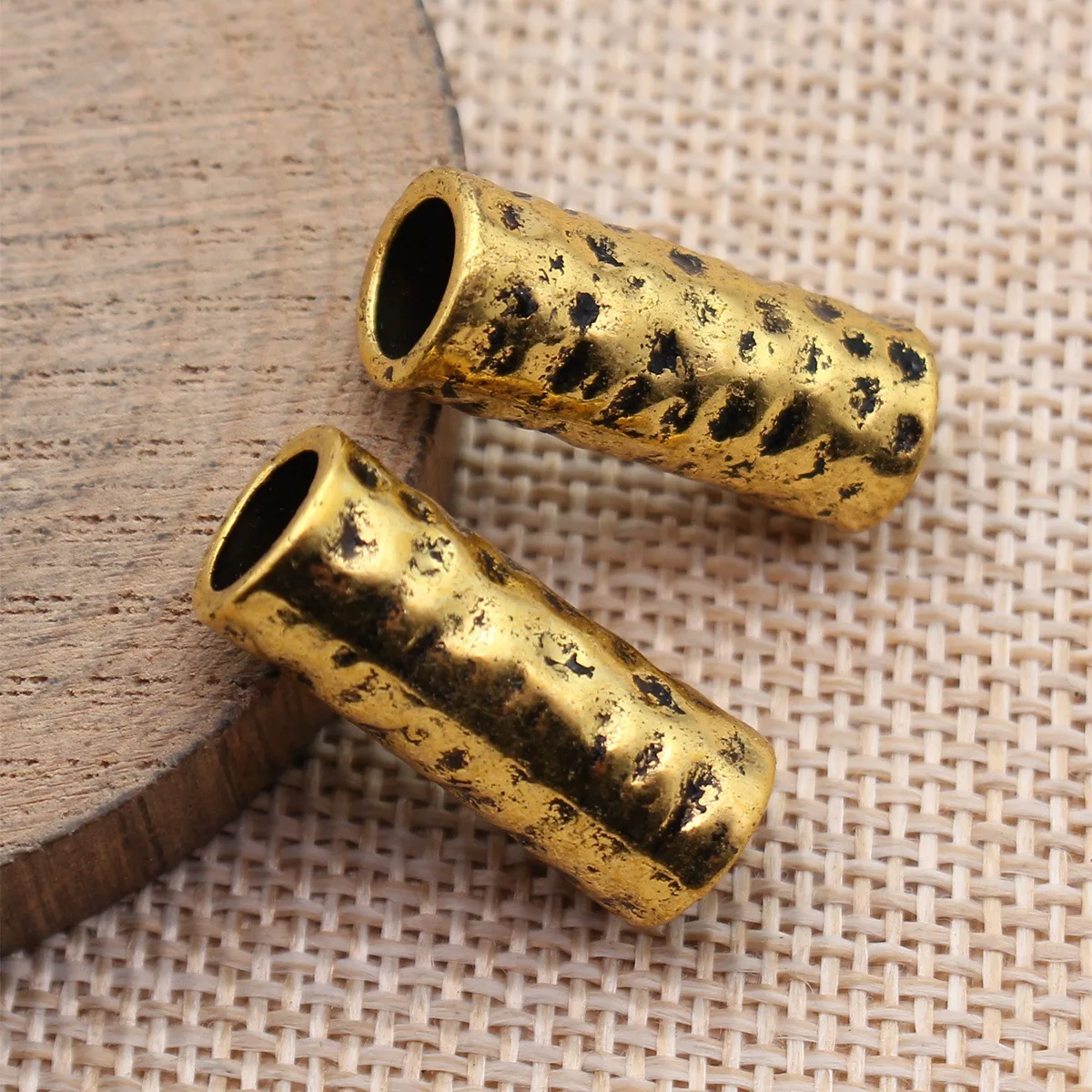 10 Stück 24 x 9,6 x 9,6 mm (0,94 x 0,38 x 0,38 Zoll), 3 Farben, gehämmerte Röhrenperlen, Abstandsperlen, geflochtene Perlen, Zubehör für handgefertigte Arbeiten