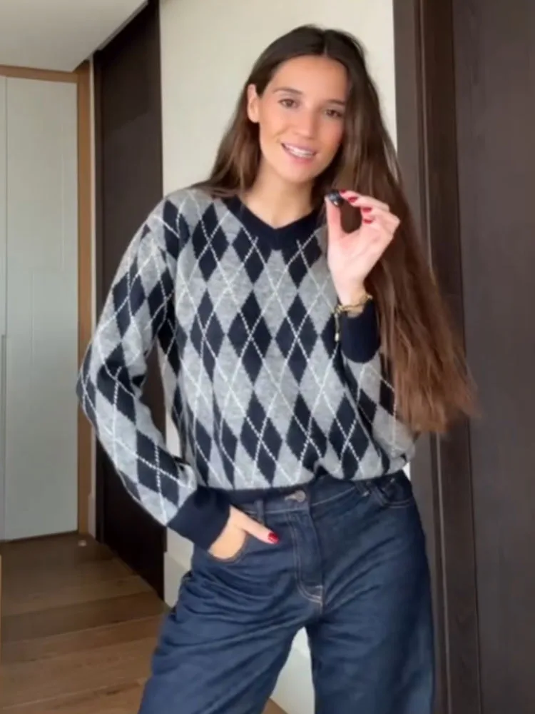 

HH Women Winter Fashion Loose Versatile V-neck Argyle Short Sweater Female High Street Casual Warm Long Sleeve Pullover Sweater