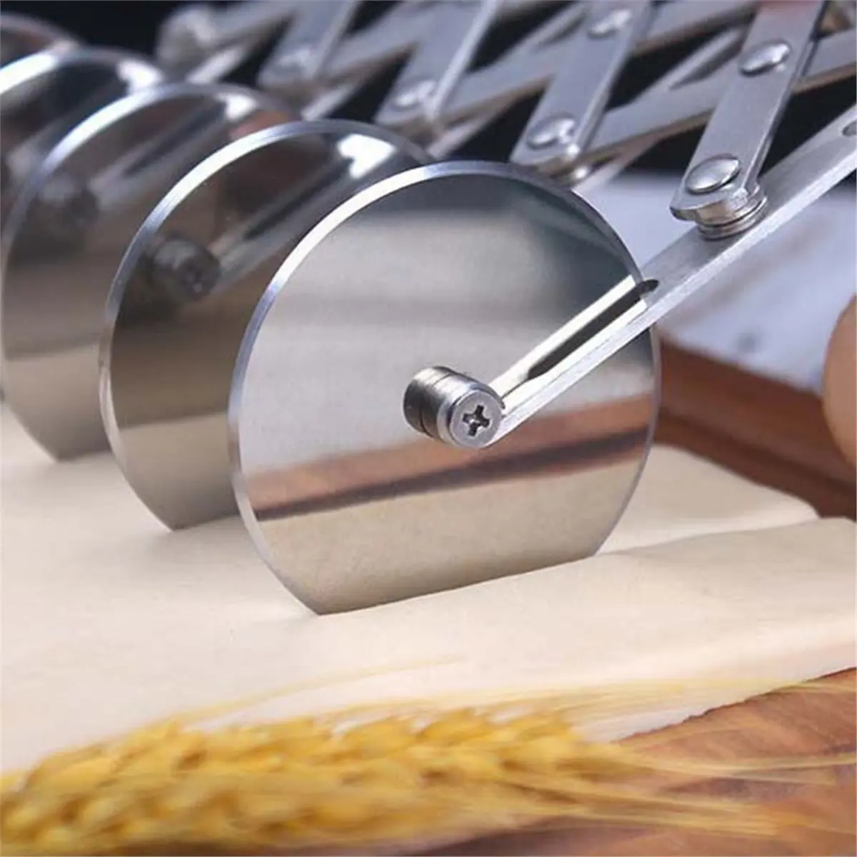 Pastry Wheel Cutter Pastry Tool Stainless Steel Dough Cutter with Multiple Wheels for Pastries Pizza Pasta for Baking