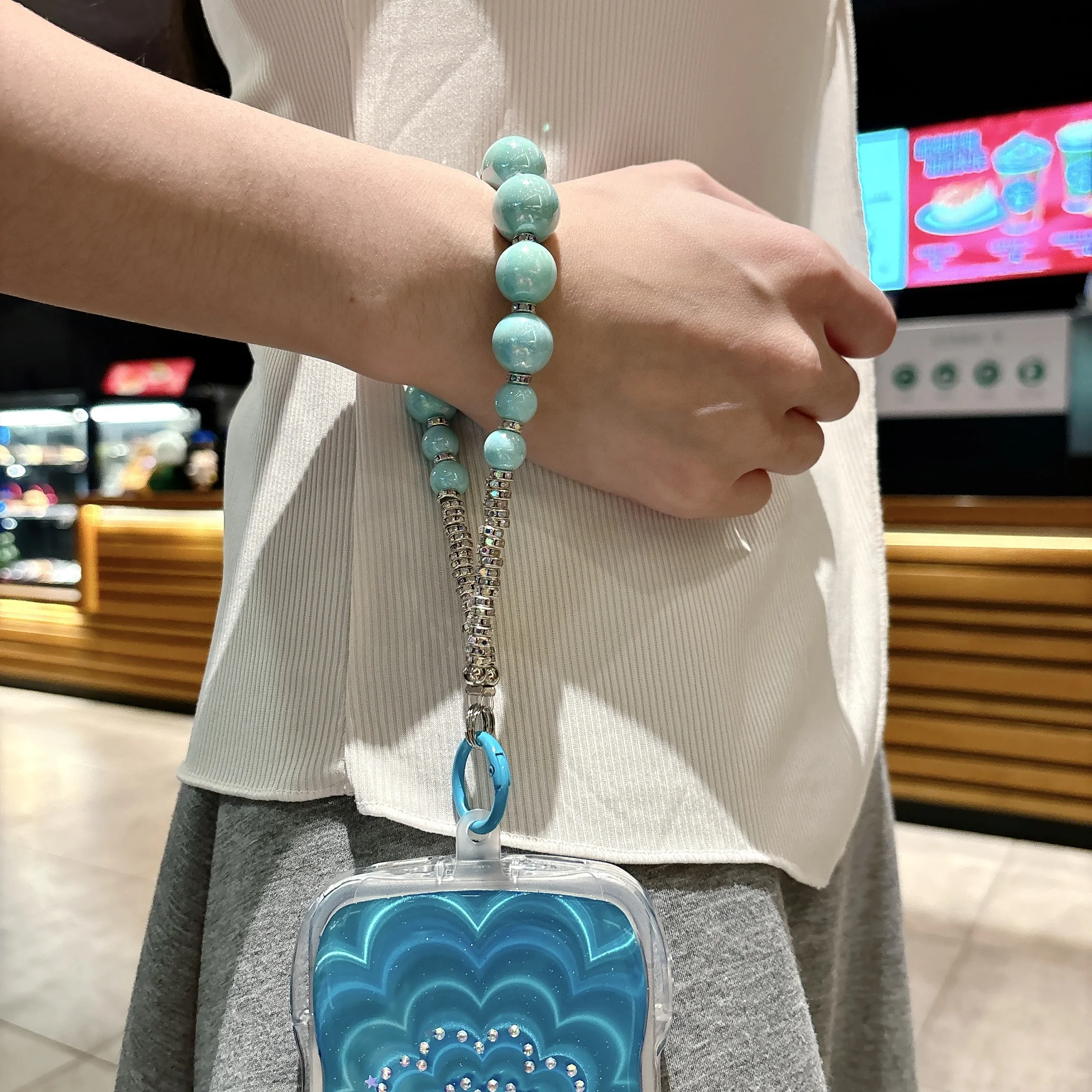 

Fashionable Beaded Phone Lanyard, Wrist Short Rope With Diamond Bead Chain Pendant, Phone Case Anti-Loss Lanyard, Phone Charm