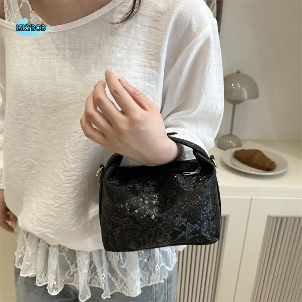 

Стильные однотонные клатчи, маленькая тканая сумка-хобо из искусственной кожи, женская сумка на плечо для вечеринок