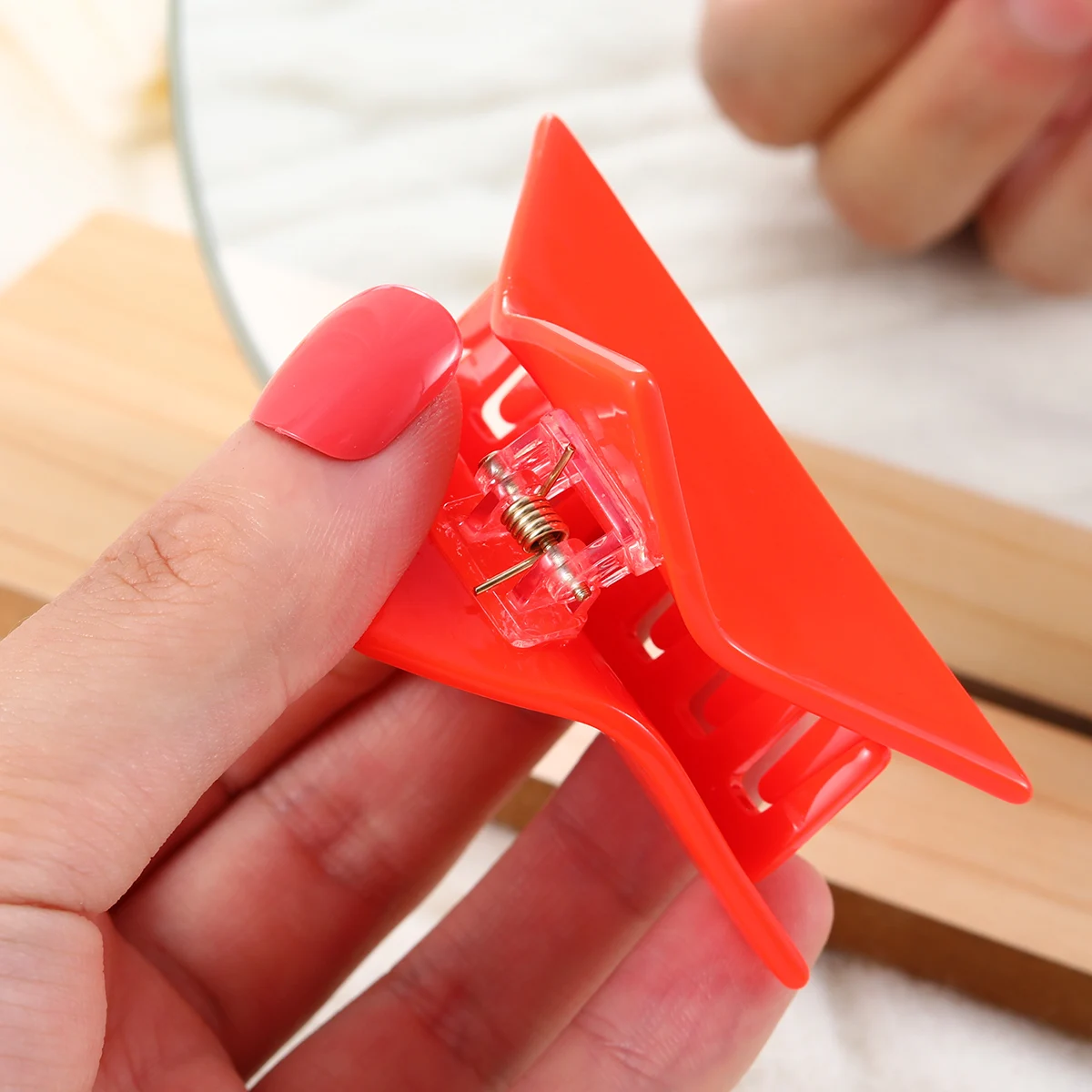 1 neon orange triangle geometric hair claw clip for women\'s hair clip