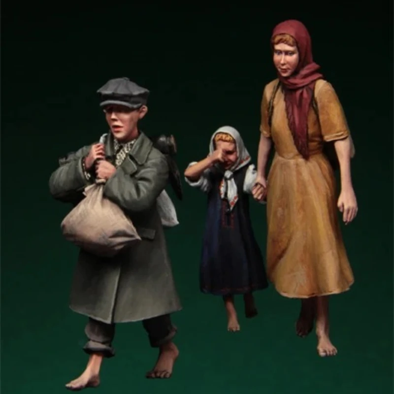1/35 Scale Resin Figure Model Kit Russian Refugees, 1941-45 Children Three Figures Unassembled and Unpainted Miniatures 089