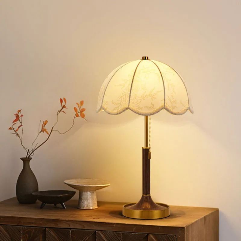 Vintage Artistic Patterns Fabric Wood Iron LED Decoration Table Lamp Desk Light For Living Room Bedroom Study Lighting Fixtures