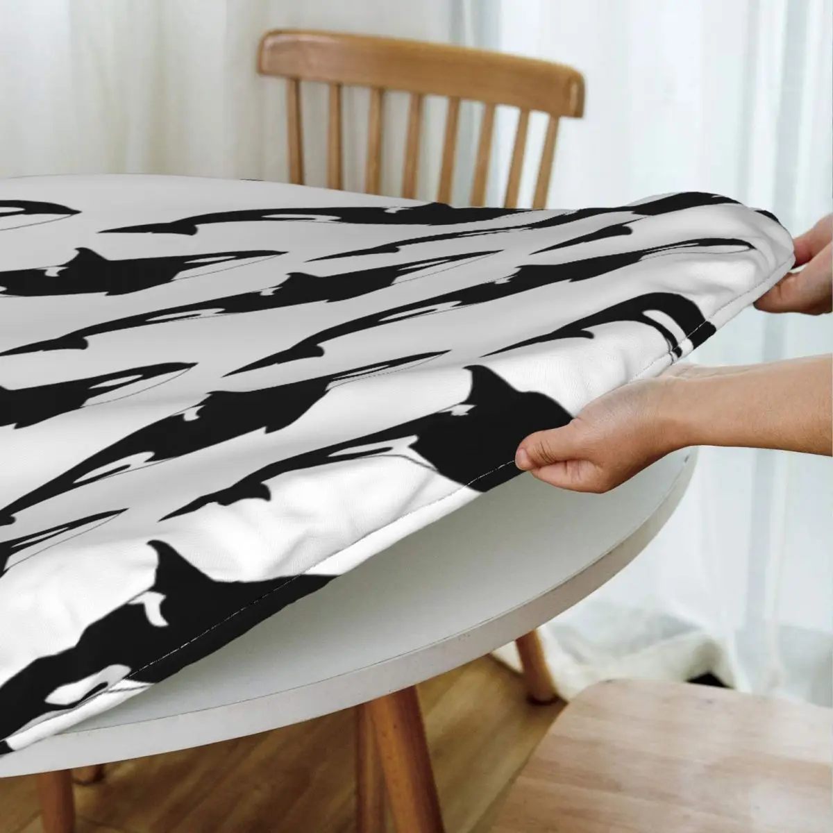 Killer Whale (Orcinus Orca) Waterproof Round Tablecloth Oilproof Table Cloth for Kitchen Events Dining Table Cover