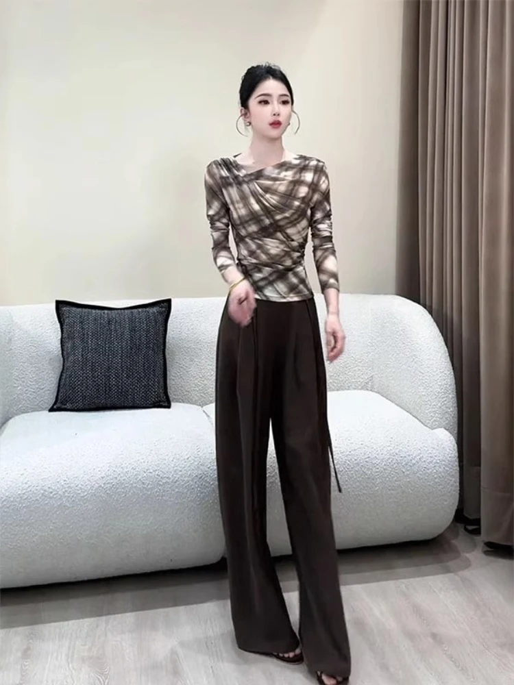 Herbst 2025, lockeres Damen-Hosen-Set mit weitem Bein, langes Sve-T-Shirt, Basis Irt, Design Sense, Färben, schräger Kragen