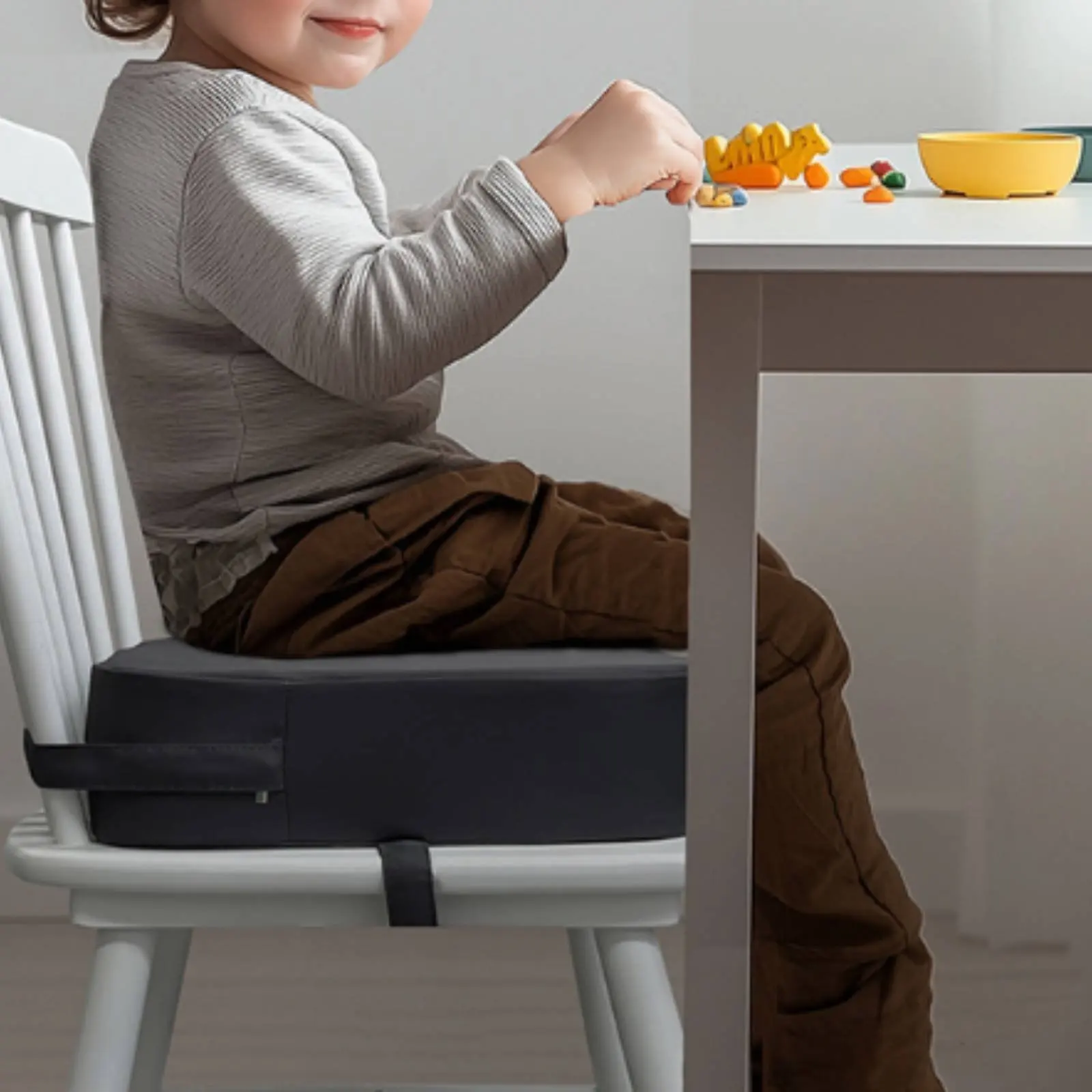 chair-booster-seat-cushion-fastening-straps-dining-chair-booster-pad-textile-cover-rounded-corners