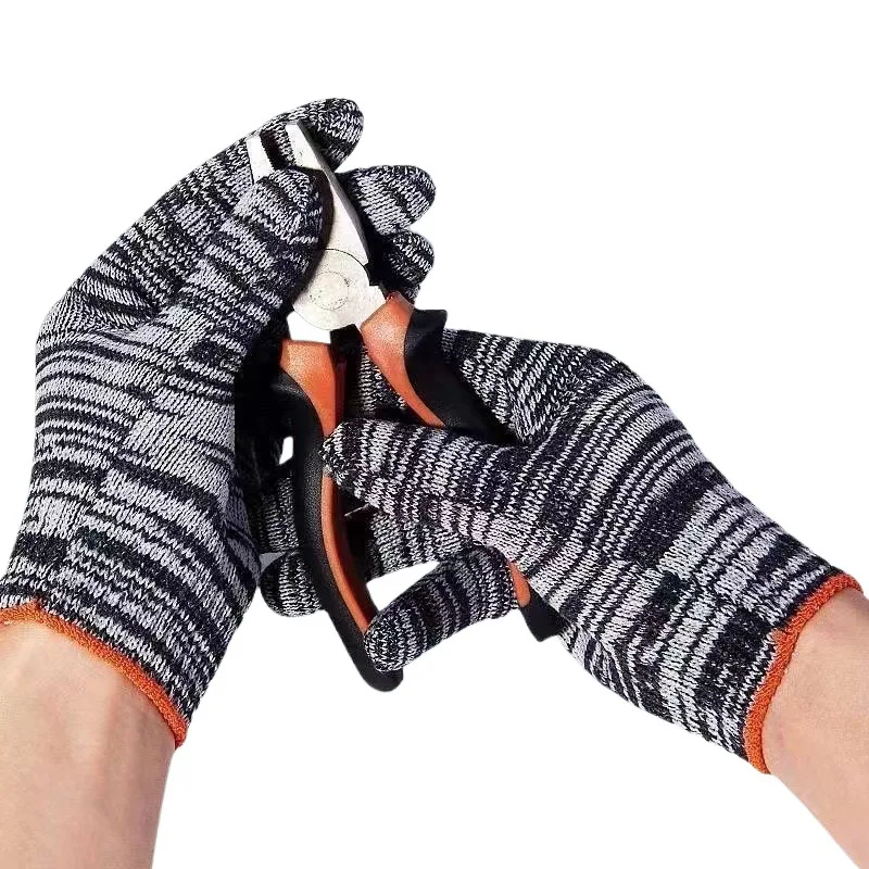Labor Protection Gloves, Made of Black and Gray Cotton Thread, Are Wear-resistant, Stain Resistant, Non Slip, and Durable,