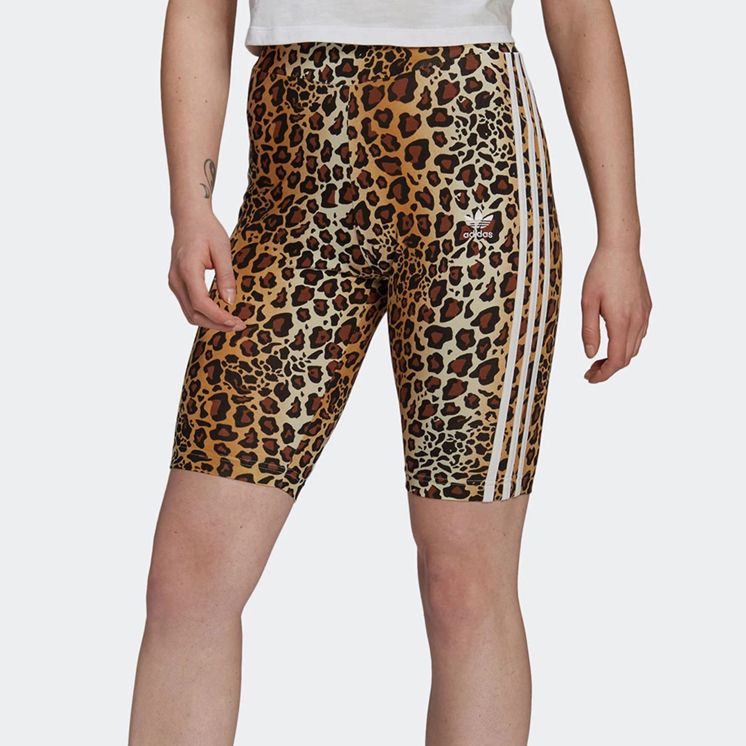 

Оригинальные женские спортивные шорты Adidas с высокой талией и леопардовым принтом HB4760