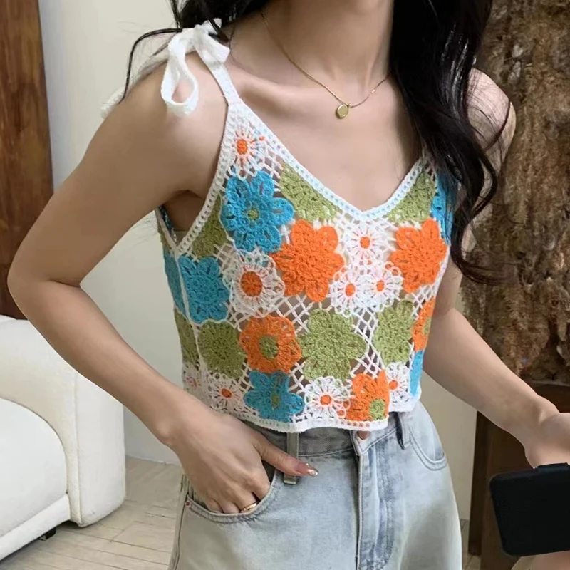 

Женский трикотажный топ с цветочной вышивкой