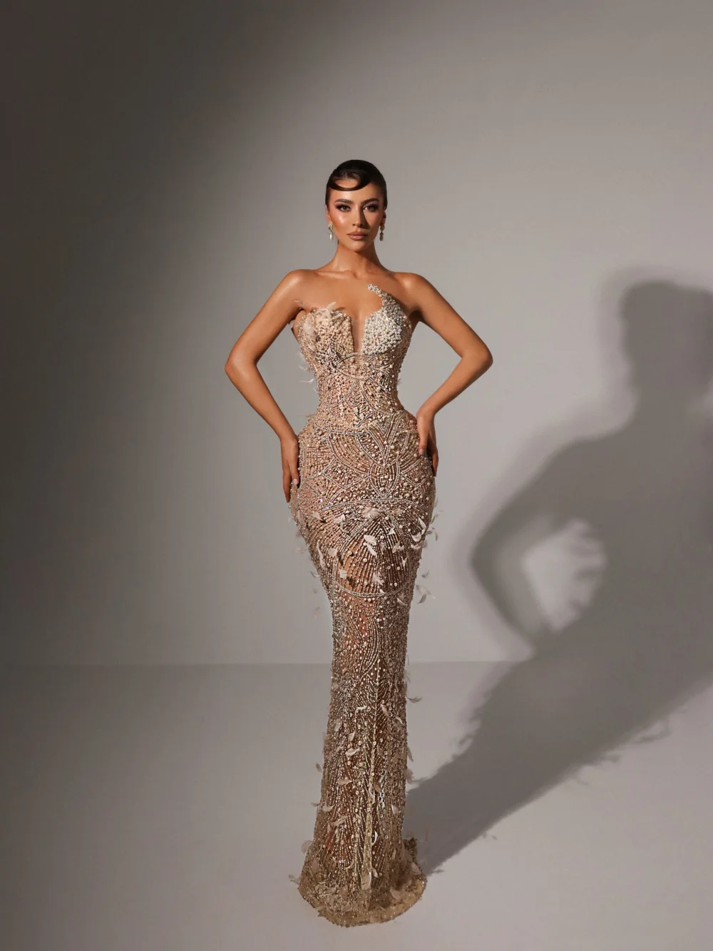 ชุดราตรีไหล่เดียว GraceProm ประดับเลื่อมวิบวับ ชุดราตรีทรงเอไลน์ยาวกรอมพื้น แต่งขนนกอย่างประณีต สำหรับงานปาร์ตี้