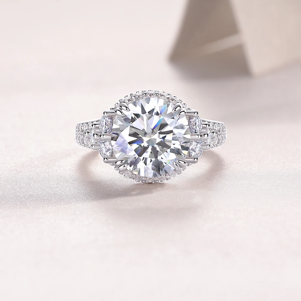 خاتم خطوبة مويسانيتي من الفضة الإسترليني مكون من 5 قيراط - سوليتير دائري رائع مع شريط تمهيد، قطعة بيان أنيقة #5