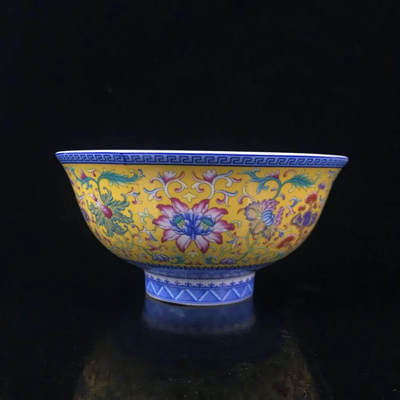 新しい中国風の陶磁器工芸品、古物の清朝乾隆時代の紅釉ボウル、霊芝模様入り、装飾品