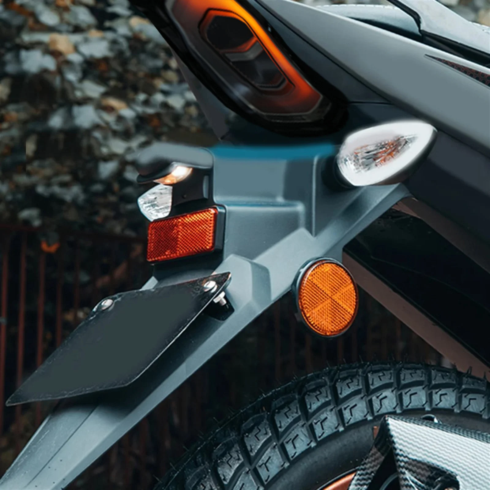 

Rear Taillight Motorcycle Brake Turn Signal Integrated Tail Lights LED Waterproof For Yamaha Y16ZR LC135 FI V8