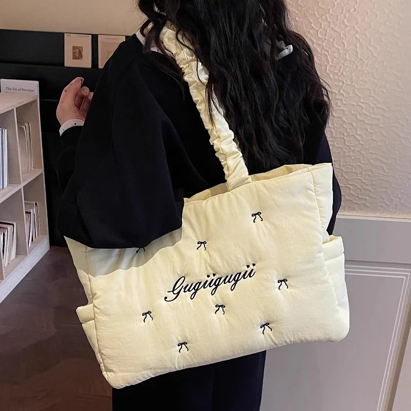 

Корейская вышитая стеганая сумка-тоут с драпировкой, вместительная сумка через плечо с плиссированным ремнем, повседневная мягкая сумка для покупок