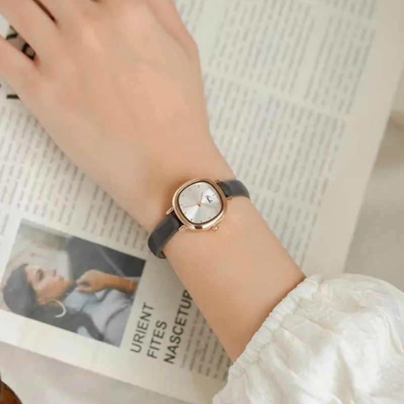 Kegllect Ladies Vintage Quartz Watch Women Classic Small Square Dial PU Strap Watches Jam Tangan Perempuan